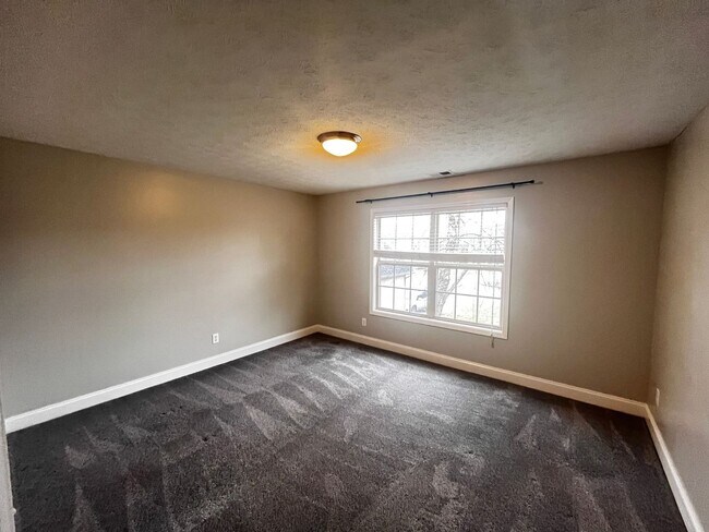 Building Photo - Beautiful 4 Bedroom and 2.5 Bath Home