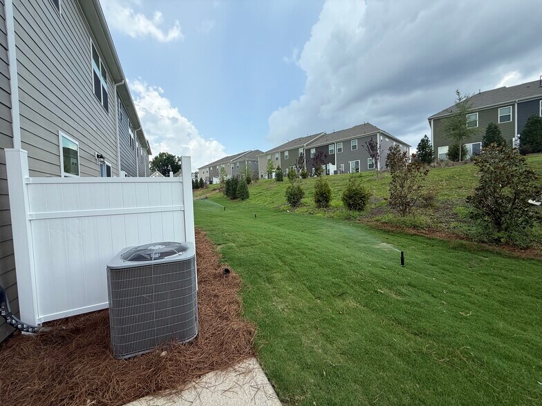 Building Photo - 3204 Lilac Grove Dr