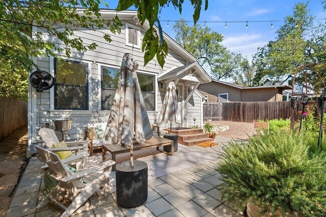 Building Photo - 4905 Duval St