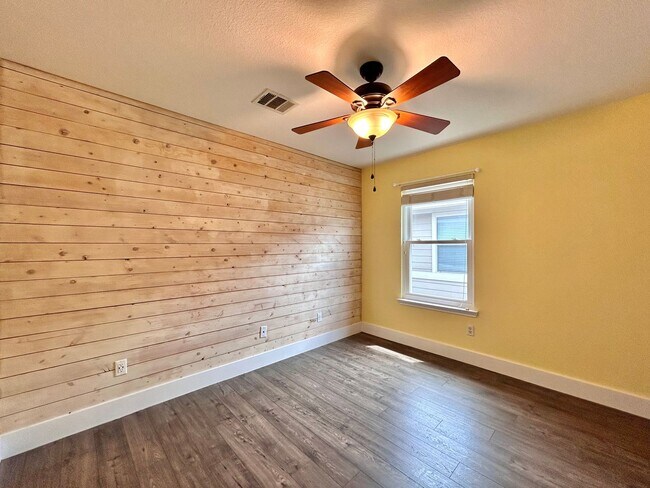Building Photo - Modern 3/BR 2.5/BA Home with Patio & Balcony