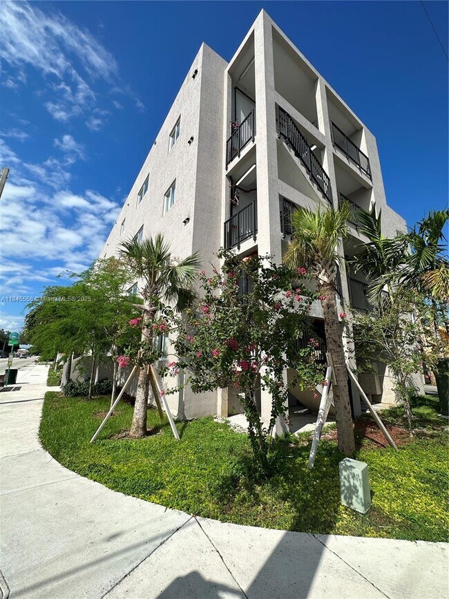 Building Photo - 2311 NW 22nd Ave