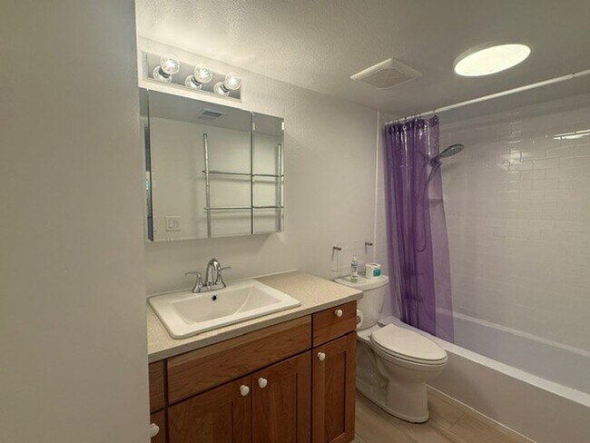 Building Photo - Semester leases available-Quality Fully Furnished Apartment, All-Inclusive, Flexible Terms, Near ...