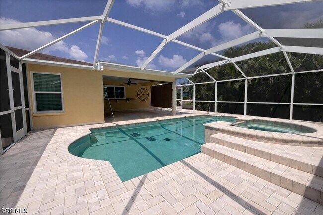 Building Photo - 2302 SW 53rd Terrace