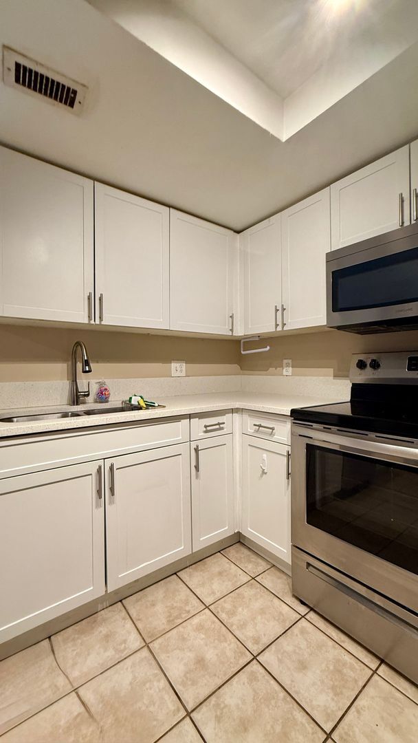 Building Photo - 2/2 First Floor with Garage + Lake View – Grand Isles