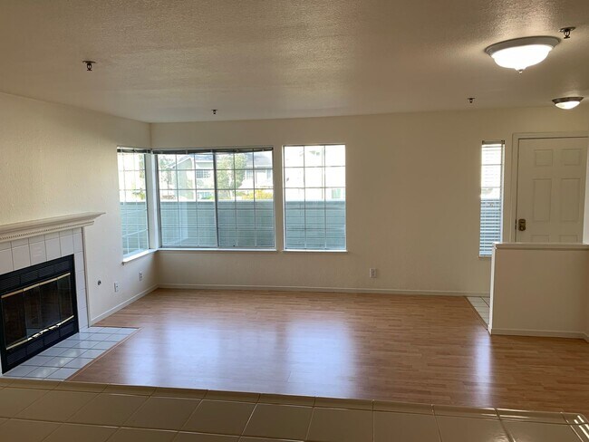 Building Photo - Village in the Park Condo