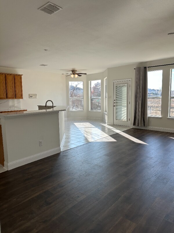 Building Photo - 4205 Lakeside Dr