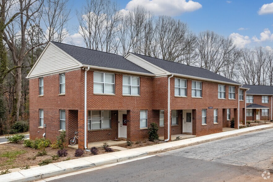 Primary Photo - 1100 Washington Circle