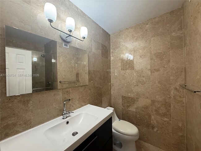 Building Photo - 8435 Crespi Blvd