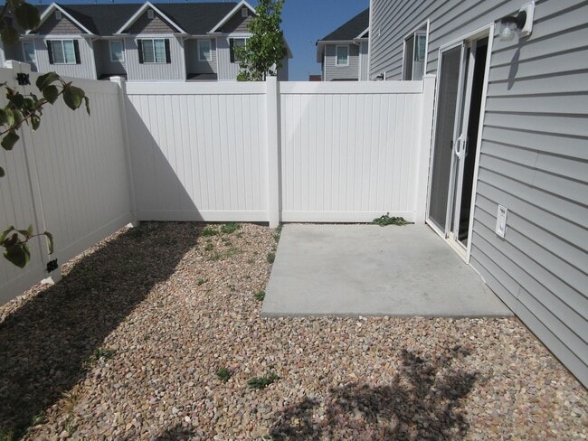 Building Photo - 3 bedroom, 2 bath - in the heart of Cedar ...