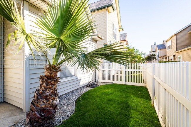 Building Photo - 3 Bedroom/2 Bath Townhome in Mill Creek - ...