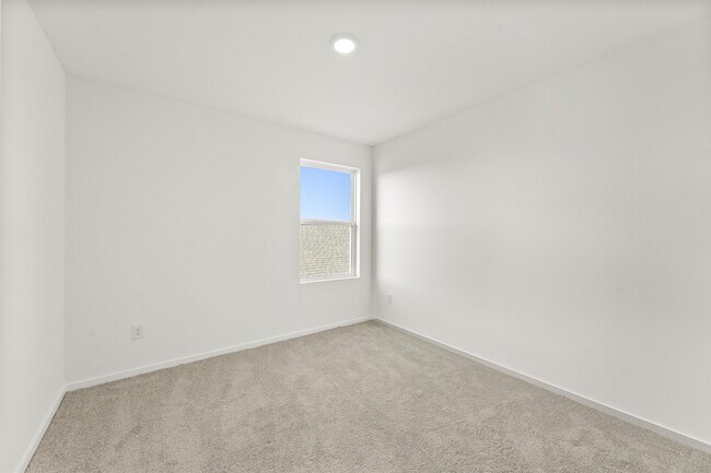 Building Photo - 3061 Sunrise Dr