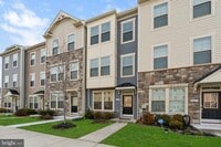 Building Photo - 829 Jarrett Ln