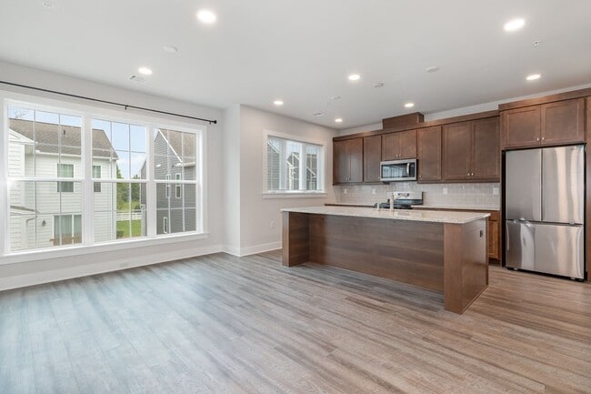 Building Photo - 10 Seover Wy