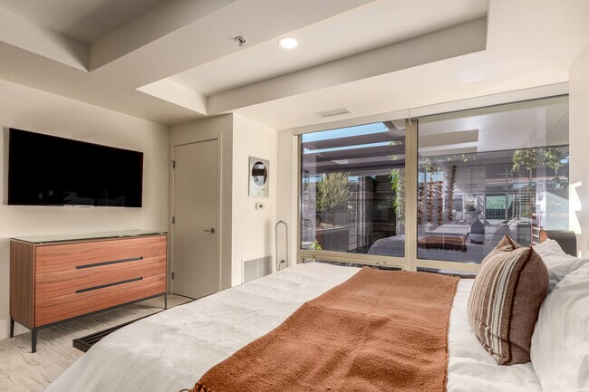 Building Photo - 7131 E Rancho Vista Dr