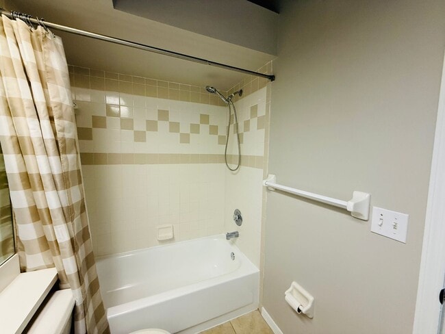 Building Photo - 2843 Thaxton Dr