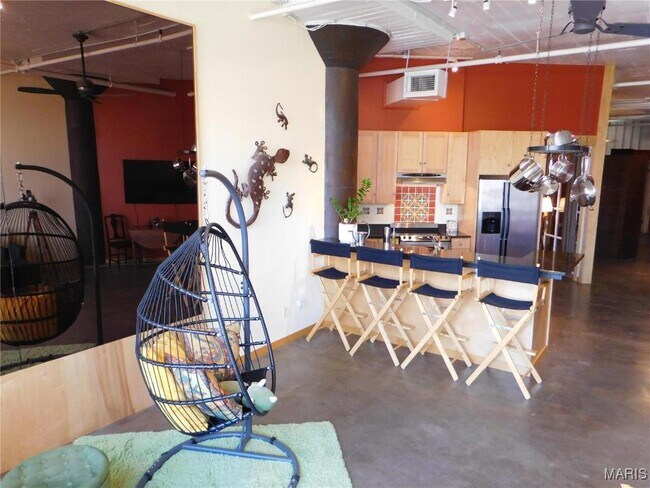 Building Photo - 701 N 15th St