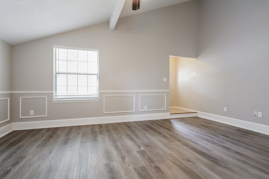 Building Photo - 705 Nightingale Cir