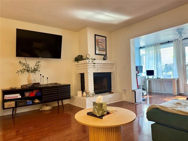 Building Photo - 5169 Lazy Oaks Dr