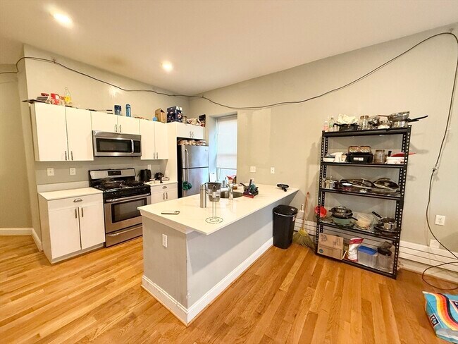 Building Photo - 301-305-305 Dudley St