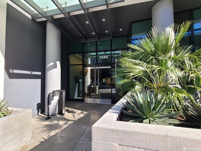 Building Photo - 1545 Pine St