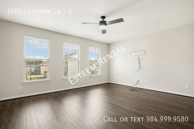 Building Photo - 1005 Lathrop Ln