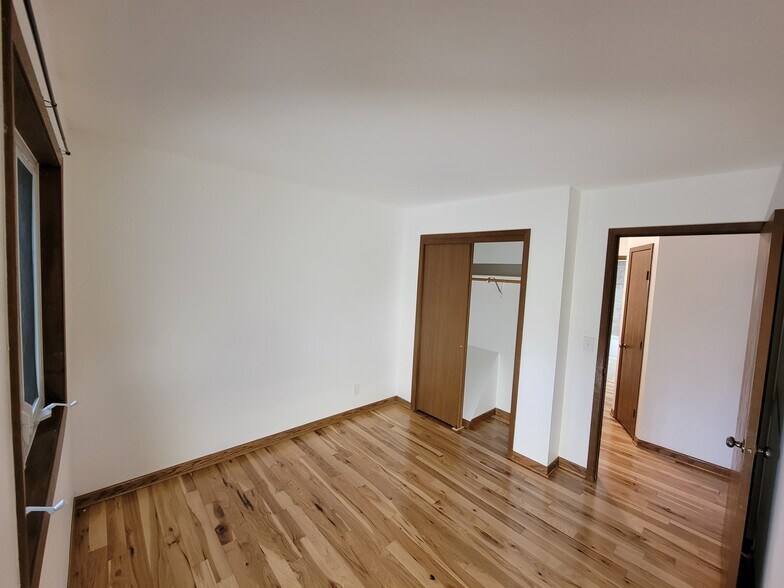 Building Photo - 1049 S Imperial Dr