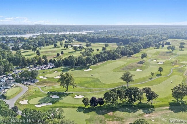 Building Photo - 3333 W Shore Dr