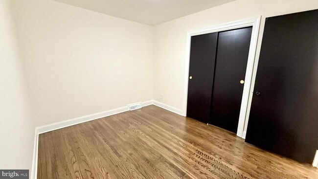 Building Photo - 115 Gloucester Ave