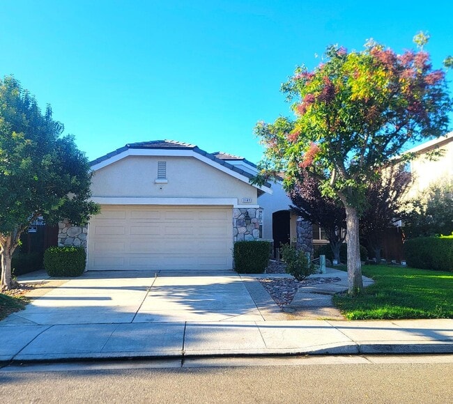 Primary Photo - 2162 Golden Gate Dr
