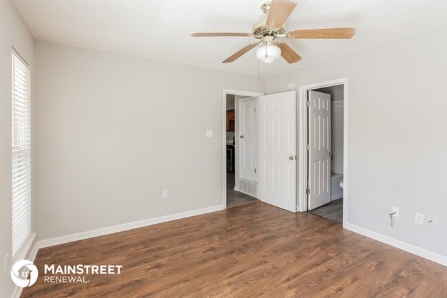 Building Photo - Apply Today - Move In Specials!