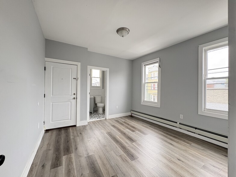 465 Ferry St 2 - 458 Ferry St