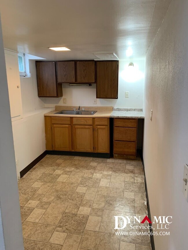 Building Photo - 4+ Bedroom, 2 Bath House By Augustana and USF