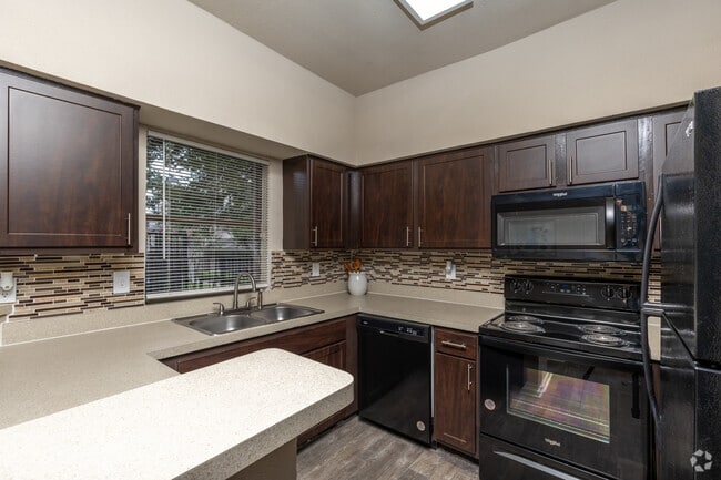 1BR, 1BA - 647SF - A2 - Kitchen - Country Club Apartments