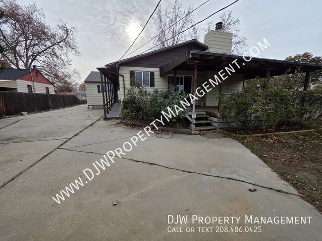 Building Photo - 624 W Linden St