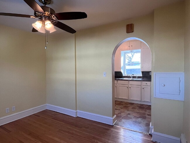 Building Photo - NICE house with wood floors