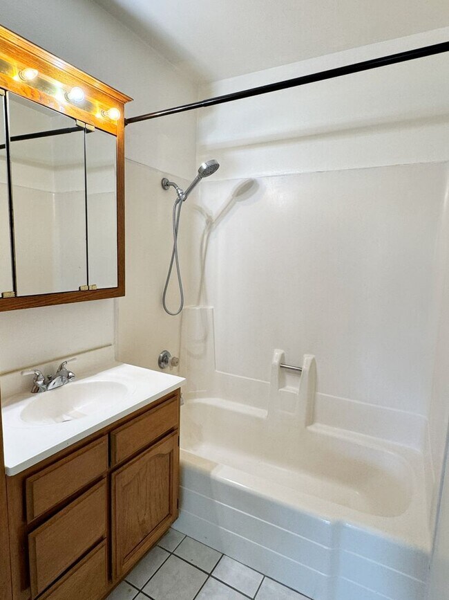 Building Photo - RENT SPECIAL!! $500 OFF SECOND MONTH RENT - Spacious 3 Bedroom 2 Bath Condo in Hawaiian Gardens