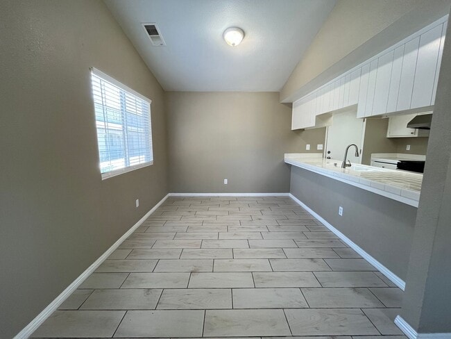 Building Photo - 1435 Cottage Pl
