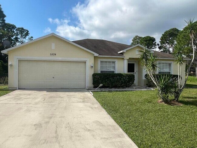 Building Photo - 5529 NW North Lundy Cir