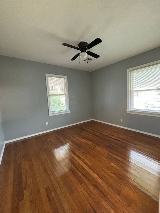 Building Photo - Must See 3 Bedroom