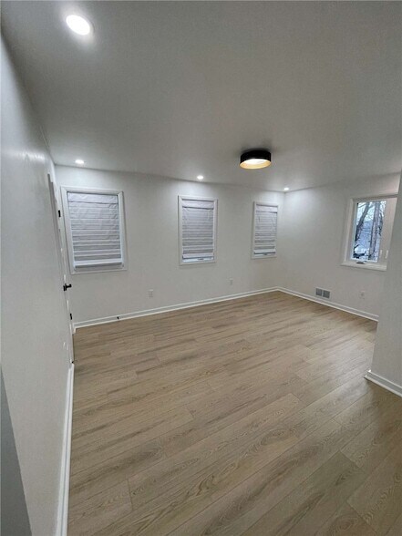 Building Photo - 107 Shoup St