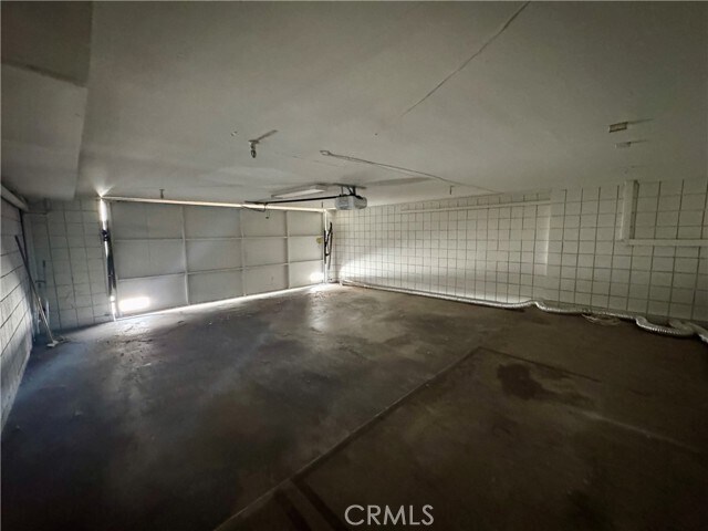 Building Photo - 594 W Huntington Dr