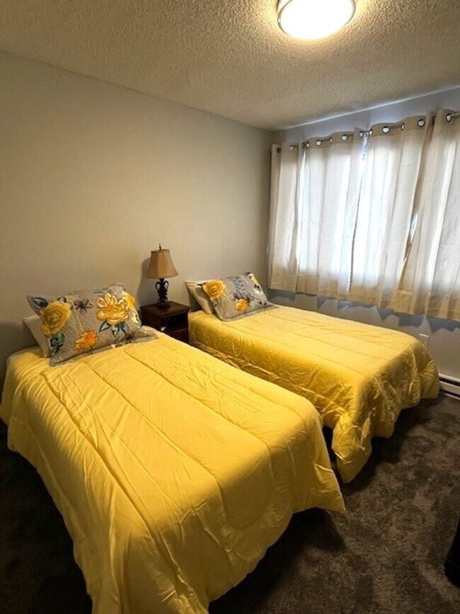 Building Photo - Winter Seasonal Rental- Lakeside Townhouse...