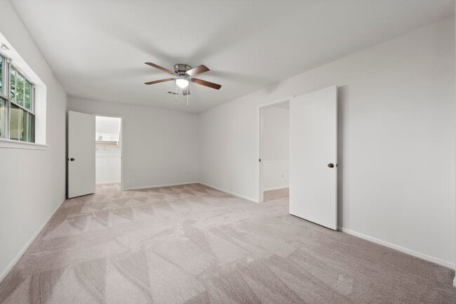 Building Photo - 16815 Memorial Oaks Ln