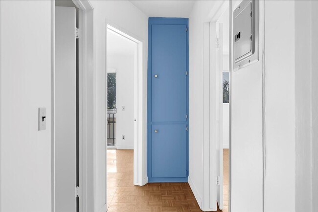 Building Photo - 4909 Sycamore Terrace