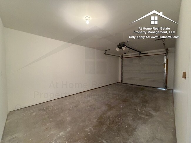 Building Photo - King Street 128-130 Duplex