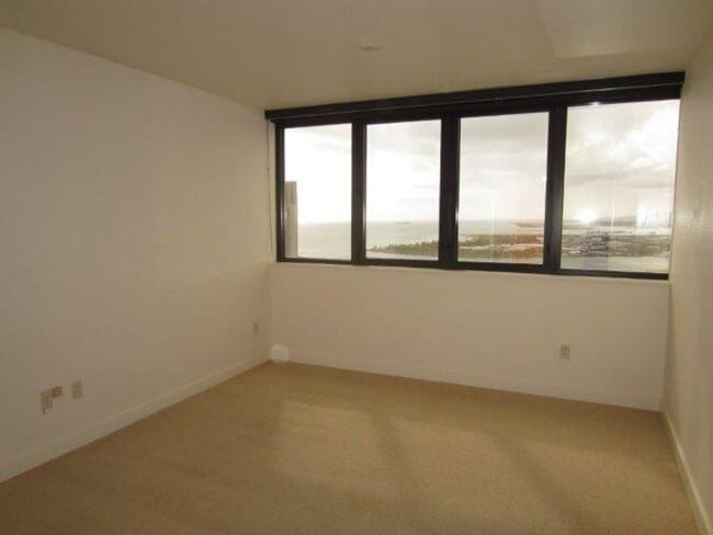 Building Photo - 2 BD / 2 BA Condo in Kakaako!