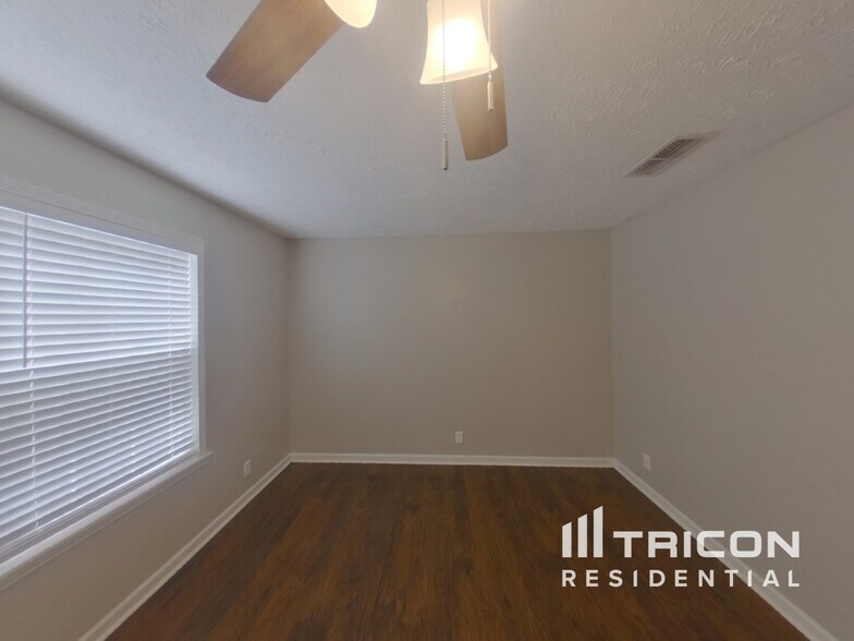 Building Photo - 2639 Apostle Ln