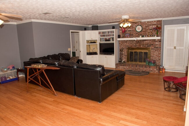 Building Photo - 4102 Landau Dr