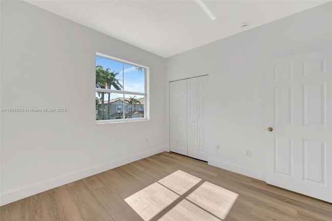 Building Photo - 964 NE 41st Pl