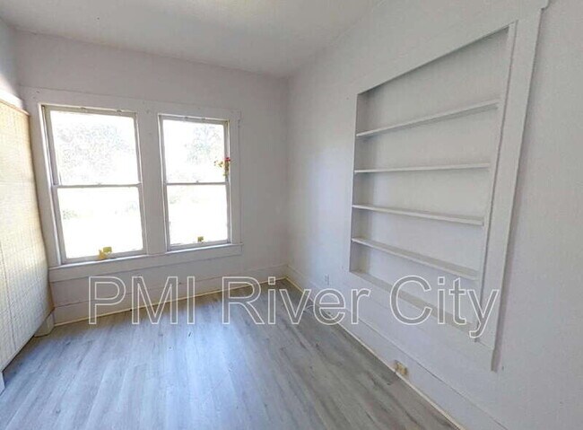 Building Photo - 453 Arlington Rd N